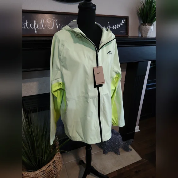 Nike Men's Light Green Jacket - Picture 4 of 12